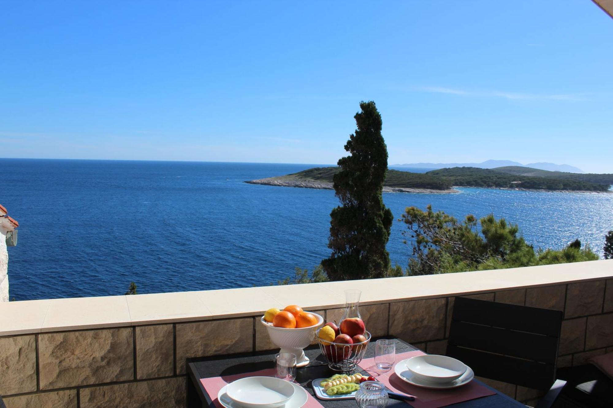 Kiki'S Haven By Villa Kristonia Hvar Town Eksteriør billede